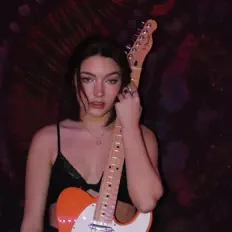 Emily Houghを聴いたり、ミュージックビデオを鑑賞したり、経歴やツアー日程などを確認したりしましょう！