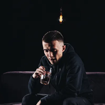 Poslechněte si interpreta Mo Wreal, sledujte hudební videa, přečtěte si životopis, podívejte se na data turné a další informace.