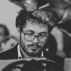 Goldrian을(를) 듣고, 뮤직 비디오를 보고, 약력을 읽고, 투어 일정 등을 확인하세요!