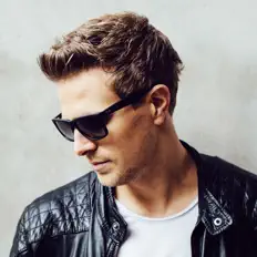 Listen to Micha Moor, watch music videos, read bio, see tour dates & more!