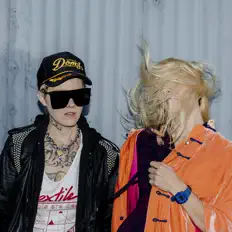 Foxy Panic सुनें, म्यूज़िक वीडियो देखें, बायो पढ़ें, दौरे की तारीखें और बहुत कुछ देखें!