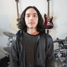 Escucha a Richard Mauricio, mira vídeos musicales, lee la biografía, consulta fechas de giras y mucho más.