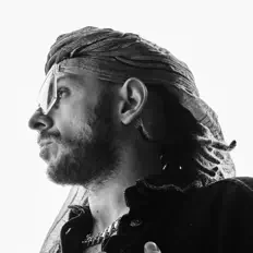 聆聽 ARRA、觀看音樂影片、閱讀小傳、查看巡演日期等！