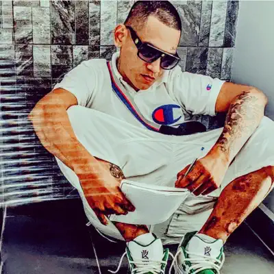 Listen to Blunt de Rojo Rec, watch music videos, read bio, see tour dates & more!