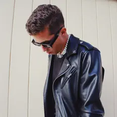 NWMN을(를) 듣고, 뮤직 비디오를 보고, 약력을 읽고, 투어 일정 등을 확인하세요!