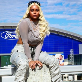 Funky Lesliey Carter