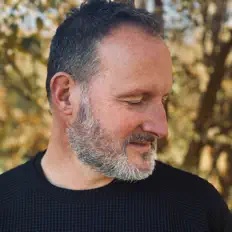 Escucha a Glenn Edward Hall, mira videos musicales, lee su biografía, consulta las fechas de las gira y más.