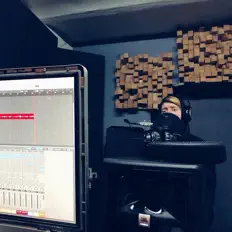 Tjomnyjを聴いたり、ミュージックビデオを鑑賞したり、経歴やツアー日程などを確認したりしましょう！