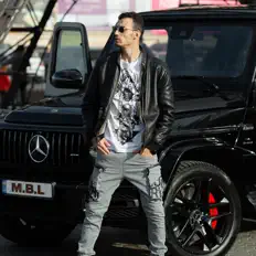 收听 Mister Black Light、观看音乐视频、阅读小传、查看巡演日期等 ！