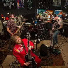 Russian Girlfriends을(를) 듣고, 뮤직 비디오를 보고, 약력을 읽고, 투어 일정 등을 확인하세요!