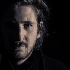 Richard J Aarden सुनें, म्यूज़िक वीडियो देखें, बायो पढ़ें, दौरे की तारीखें और बहुत कुछ देखें!