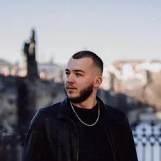 Escucha a Ebert, mira vídeos musicales, lee la biografía, consulta fechas de giras y mucho más.