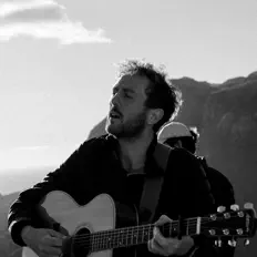 Jonathan David Middletonを聴いたり、ミュージックビデオを鑑賞したり、経歴やツアー日程などを確認したりしましょう！