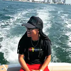 Ακούστε περιεχόμενο από J-New, παρακολουθήστε μουσικά βίντεο, διαβάστε το βιογραφικό, δείτε ημερομηνίες περιοδείας, και πολλά ακόμη!