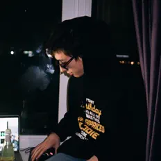 NB AL1을(를) 듣고, 뮤직 비디오를 보고, 약력을 읽고, 투어 일정 등을 확인하세요!