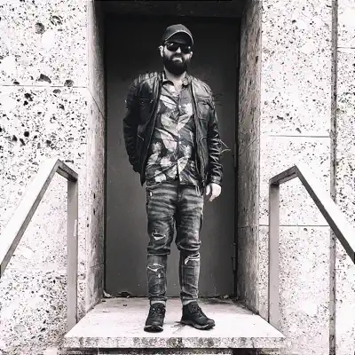 Listen to Vi Ta Lee, watch music videos, read bio, see tour dates & more!