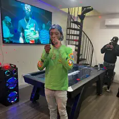 Poslechněte si interpreta MoneyMarxo, sledujte hudební videa, přečtěte si životopis, podívejte se na data turné a další informace.