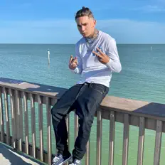 Dengarkan Raxx, tonton video musik, baca bio, lihat tanggal tur & lainnya!