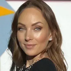 Alyona Anjali dinle, müzik videolarını izle, biyografisini oku, tur tarihlerini ve daha fazlasını gör!