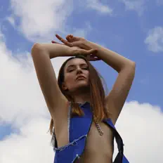 Bad Sasha सुनें, म्यूज़िक वीडियो देखें, बायो पढ़ें, दौरे की तारीखें और बहुत कुछ देखें!