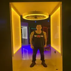 Swole Sauceを聴いたり、ミュージックビデオを鑑賞したり、経歴やツアー日程などを確認したりしましょう！