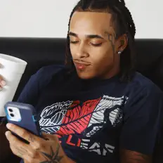 Zone BTGを聴いたり、ミュージックビデオを鑑賞したり、経歴やツアー日程などを確認したりしましょう！