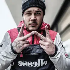 Posłuchaj wykonawcy Larmis, obejrzyj teledyski, przeczytaj biografię, zobacz daty tras koncertowych i nie tylko!