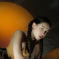 Poslechněte si interpreta KENIAIKINA, sledujte hudební videa, přečtěte si životopis, podívejte se na data turné a další informace.