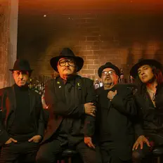 Los Señores을(를) 듣고, 뮤직 비디오를 보고, 약력을 읽고, 투어 일정 등을 확인하세요!