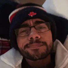 Poppin JQを聴いたり、ミュージックビデオを鑑賞したり、経歴やツアー日程などを確認したりしましょう！