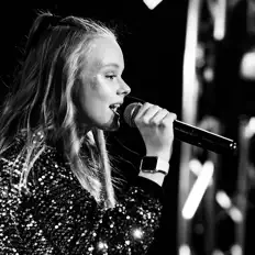 Dengarkan Sasha Smile, tonton video musik, baca bio, lihat tanggal tur & lainnya!