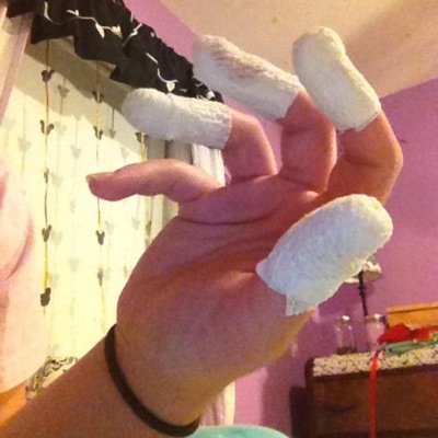 CHW MY NAILS TILL THEY BLEED :P - Single