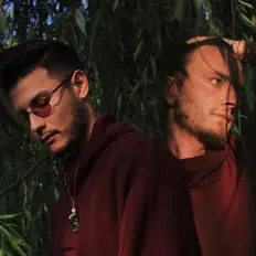 Hör dir HippieTree an, schau dir Musikvideos an, lies die Biografie, finde Tourdaten und mehr!