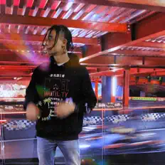 Dengarkan Broken, tonton video musik, baca bio, lihat tanggal tur & lainnya!