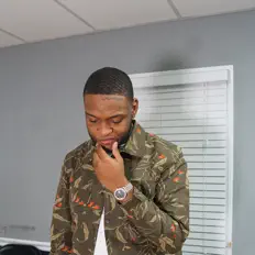 收听 Finesse、观看音乐视频、阅读小传、查看巡演日期等 ！