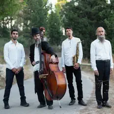 Poslechněte si interpreta Nigun Quartet, sledujte hudební videa, přečtěte si životopis, podívejte se na data turné a další informace.