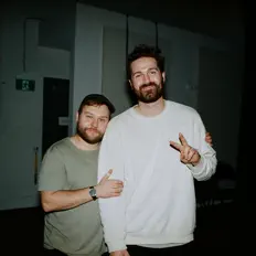 Poslechněte si interpreta Family of Things, sledujte hudební videa, přečtěte si životopis, podívejte se na data turné a další informace.