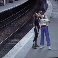 Děti Ze Stanice - Single - LEAVE ME ALONE