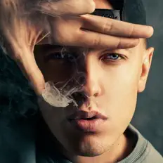 聆聽 Nom1n、觀看音樂影片、閱讀小傳、查看巡演日期等！