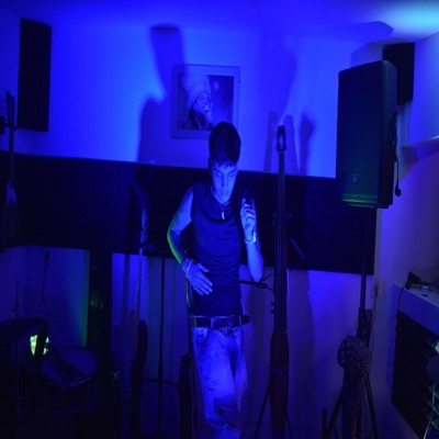 Studio - Single