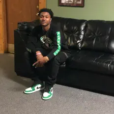 Ouça Lue Benji, assista a videoclipes, leia a biografia, veja as datas das turnês e mais!