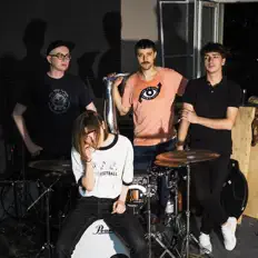 Posłuchaj wykonawcy Aerofall, obejrzyj teledyski, przeczytaj biografię, zobacz daty tras koncertowych i nie tylko!