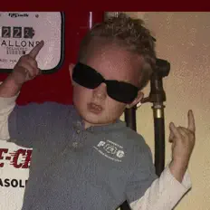 Ouve Nostalgix, vê vídeos de música, lê a biografia, vê as datas da digressão e muito mais!