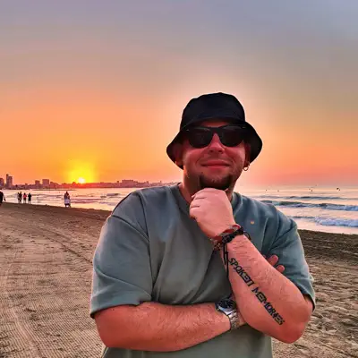 Listen to Gabriel Leo, watch music videos, read bio, see tour dates & more!