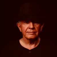 Escucha a undefined, mira vídeos musicales, lee la biografía, consulta fechas de giras y mucho más.