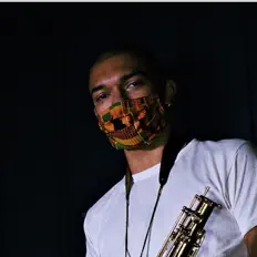 Poslechněte si interpreta Calo, sledujte hudební videa, přečtěte si životopis, podívejte se na data turné a další informace.