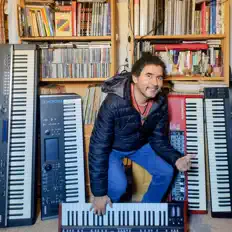 Listen to Daniel Tinte, watch music videos, read bio, see tour dates & more!