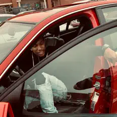 Peso Santana: песни, клипы, биография, даты выступлений и многое другое.