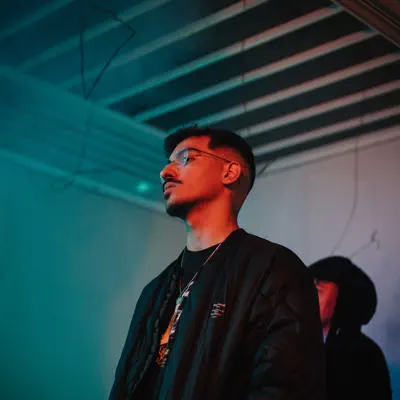 Listen to Sien Flamuri, watch music videos, read bio, see tour dates & more!