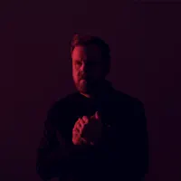 undefinedを聴いたり、ミュージックビデオを鑑賞したり、経歴やツアー日程などを確認したりしましょう！